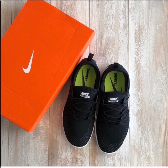 NWT Nike Trainers Black - Picture 2 of 8